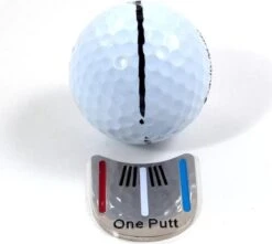 Firsttee - One Putt - PUTTER LIJN - Marker - Magneet - Bal Markeren - Pet - Clip - Afneembaar - Greens - Golf - Greenmarker - Marker Golfbal - Golfbalmarkers - Golfballen - Golf Accessoires - Golf Sport - Golf Training - Cadeau -Golfserie Winkel 1200x1072