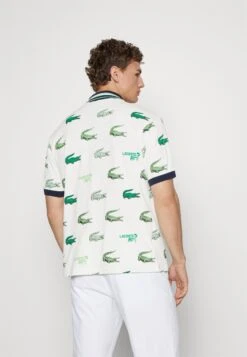 Lacoste Sport Golf All Over Print - Poloshirt - Blanc/Bleu Marine/Vert/Blanc 10 Lacoste Sport Golf All Over Print - Poloshirt - Blanc/Bleu Marine/Vert/Blanc -Golfserie Winkel 7245582e6e4a4205998e4652f4e2f00a