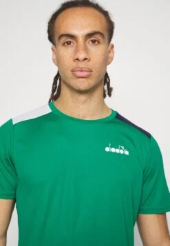 Diadora Core - Sport T-Shirt - Golf Green -Golfserie Winkel 7bdfad38b799426c86d52dcb6b5c6e26